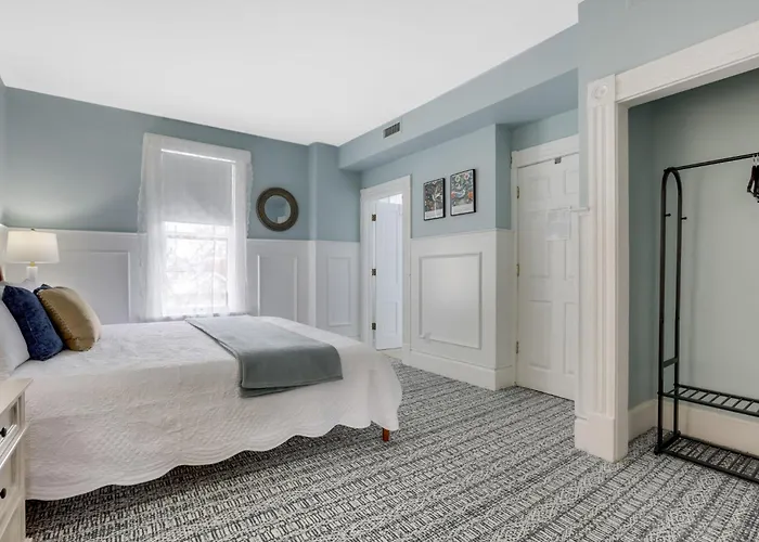 50 Lincoln Short North 4* Columbus