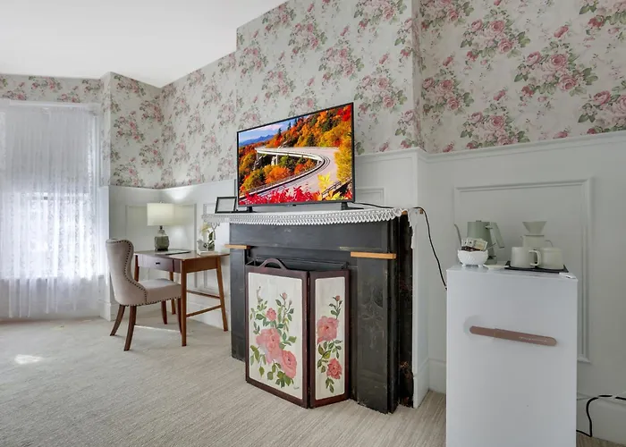 50 Lincoln Short North 4* Columbus