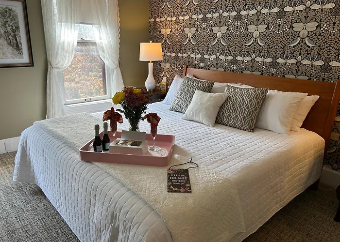 50 Lincoln Short North 4* Columbus