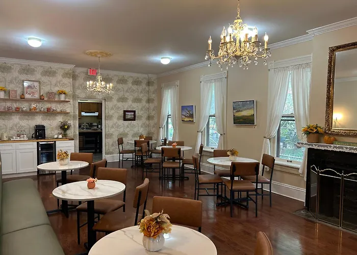 50 Lincoln Short North 4* Columbus